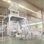 Un set automat de ambalare cu detergent praf de 1-3,5 kg gata de livrare.